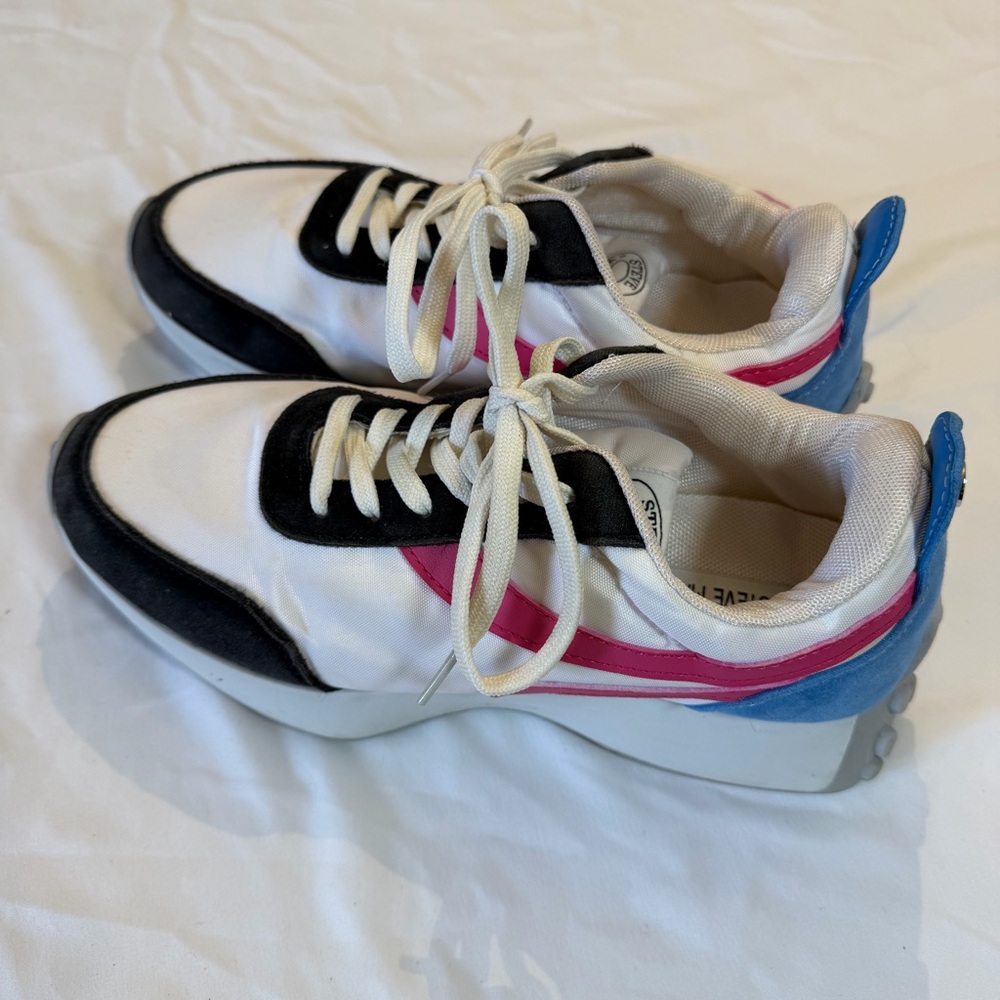 Steve Madden Madilyn White and Black‎ Sneakers with Pink Accents - Picture 2 of 4